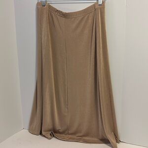 DAMART BRAND GOLD LONG MAXI SKIRT
POLY AND ELASTANE ELASTIC WAIST 19”
GREAT FLOW